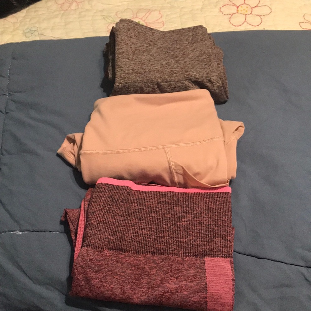 3 Leggins Pink by Victoria Secret.